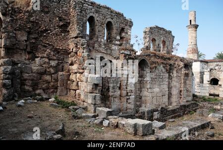 Ruinen der Kesik Minarett Moschee und byzantinische Kirche, Kaleiçi (Alt Antalya), Türkei Stockfoto