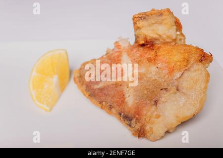 Zerschlagene Fischfilet isoliert auf weißem Hintergrund Stockfoto