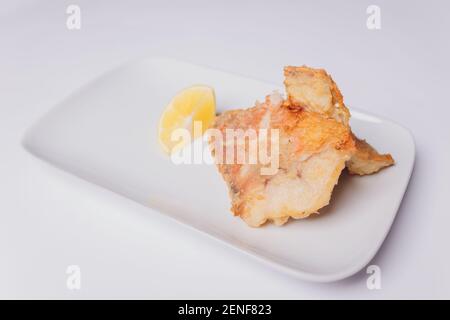 Zerschlagene Fischfilet isoliert auf weißem Hintergrund Stockfoto