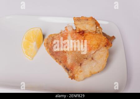 Zerschlagene Fischfilet isoliert auf weißem Hintergrund Stockfoto