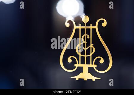 Lviv, Ukraine - 12. Juni 2020: Steinway & Sons Logo auf schwarzem Hammerflügel Stockfoto