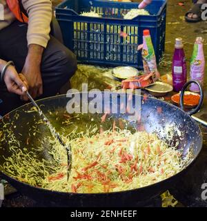 Lebensmittelverteilung während der Bauern Protestgrenze, wo indische Sikh und Hindu-Bauern aus Punjab, Uttar Pradesh und Uttarakhand Staaten Proteste Delh Stockfoto