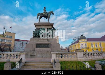 Statue des Zaren Alexander II im Zentrum der Hauptstadt Bulgariens: Sofia. Statue mit blauem Himmel Hintergrund an sonnigen Tagen. 06,01.2021. Sofia. Bulgar Stockfoto