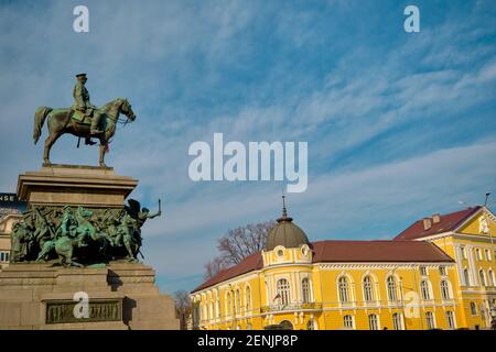 Statue des Zaren Alexander II im Zentrum der Hauptstadt Bulgariens: Sofia. Statue mit blauem Himmel Hintergrund an sonnigen Tagen. 06,01.2021. Sofia. Bulgar Stockfoto