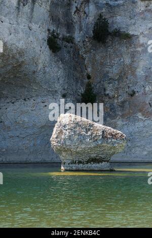 Felsen im Fluss Ardeche in der Nähe von Aiguèze, Frankreich Stockfoto