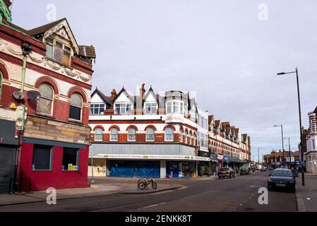 Immobilien, Architektur in Hamlet Court Road, Westcliff on Sea, Essex, Großbritannien, die ursprünglich eine Edwardian Ära Einzelhandel High Street ist. Unsympathisch Stockfoto