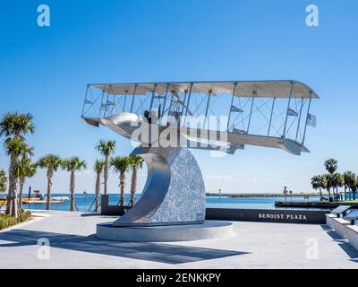 Fliegendes Boot am ersten Airline-Denkmal der Welt in Benoist Plaza auf dem neuen St. Pete Pier eröffnet im Jahr 2020 In St. Petersburg Florida USA Stockfoto