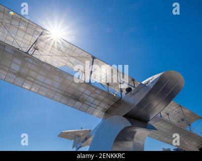 Fliegendes Boot am ersten Airline-Denkmal der Welt in Benoist Plaza auf dem neuen St. Pete Pier eröffnet im Jahr 2020 In St. Petersburg Florida USA Stockfoto