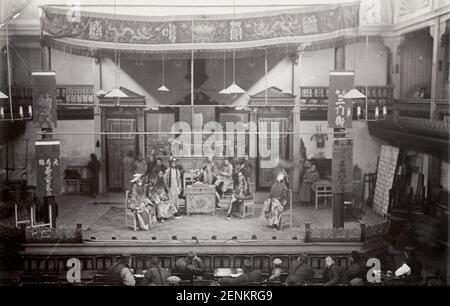 Vintage 19th Jahrhundert Foto: Chinesische Schauspieler, Theateraufführung, China. Stockfoto