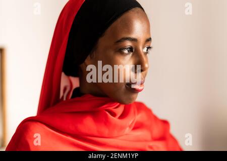 Porträt einer jungen Muslimin Stockfoto