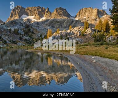 Minarette über Ediza See, Sierra Nevada, Ansel Adams Wilderness, Kalifornien, USA Stockfoto