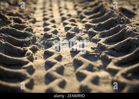 Reifenpanne am Strand der polnischen Ostseeküste In der Nähe von Swinoujscie Stockfoto