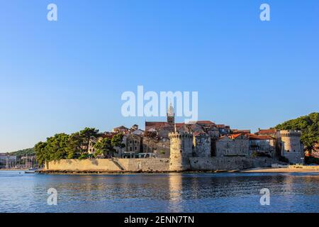 Korcula, Kroatien - 4. Oktober 2011: Blick auf die Altstadt von Korcula am Morgen Stockfoto