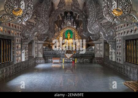 Innenraum des Wat Sri Suphan, Chiang Mai, Thailand. Stockfoto