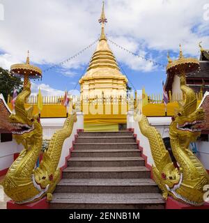 Goldene Pagode im Wat Phra That Doi Kham in Chiang Mai, Thailand. Stockfoto