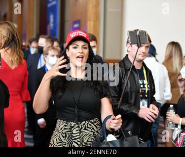 Orlando, Usa. Februar 2021, 26th. Trump Supporter führt am Freitag, den 26. Februar 2021, ein "Selfie" auf der Conservative Political Action Conference (CPAC) 2021 durch, die von der amerikanischen Konservativen Union im Hyatt Regency Orlando in Orlando, Florida, veranstaltet wird. Foto von Joe Marino/UPI Kredit: UPI/Alamy Live Nachrichten Stockfoto