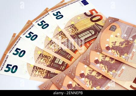 Deutschland, 2021. Februar - 50 Euro-Banknoten mit Mario Draghis Unterschrift, Komposition Stockfoto