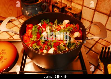 Ratatouille in Küche, Nizon, Pont-Aven, Finistere, Bretagne, Bretagne, Frankreich, Europa Stockfoto