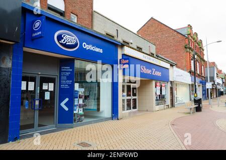 Rhyl, Denbighshire; Großbritannien: 21. Feb 2021: Eine allgemeine Szene der High Street an einem Sonntagnachmittag während der Pandemie-Sperre. Stockfoto