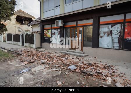 Ein katastrophales Erdbeben von 6,3 traf Petrinja und war in den meisten Ländern zu spüren. Bisher starben 7 Menschen beim Erdbeben. Auf dem Foto: Distro Stockfoto