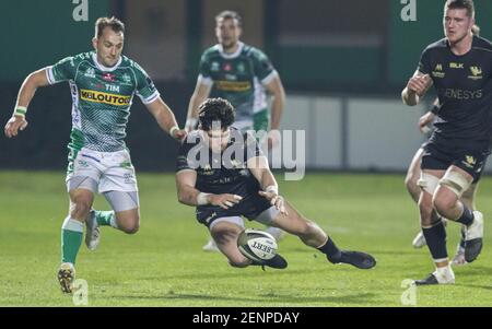 Treviso, Italien. Februar 2021, 26th. Tiernan O'Halloran während Benetton Treviso vs Connacht Rugby, Rugby Guinness Pro 14 Spiel in Treviso, Italien, Februar 26 2021 Kredit: Unabhängige Fotoagentur/Alamy Live Nachrichten Stockfoto