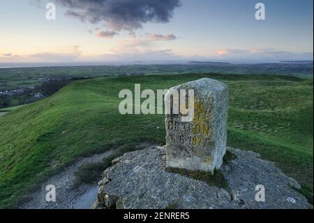 Die 1977 Jubiläums-Leuchtfeuer auf Brent Knoll, Somerset, Großbritannien. Stockfoto