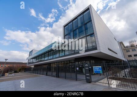 Sèvres, Frankreich - 26. Februar 2021: Außenansicht des Kollegiums von Sèvres (internationale Sektionen) Stockfoto