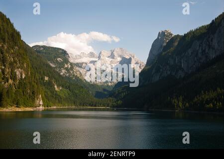 Gosausee See im Inneren Salzkammergut mit Blick auf Dachstein und Gletscher; Salzkammergut, Österreich Stockfoto