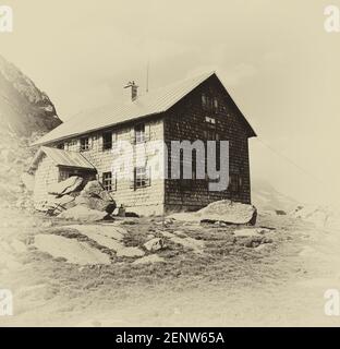 Österreich, Tirol. Diese Bildergruppe zeigt die Stubaier Alpen im Stubaital des österreichischen Tirols, nicht weit von der Stadt Innsbruck entfernt, wie sie es 1968 waren. Das Bild zeigt den Deutschen Alpenverein DAV, die Bremer Hütte, benannt nach der norddeutschen Stadt Bremen, am Kopf des Obernbergtals in der Nähe der Stadt Steinach am Brenner. Stockfoto