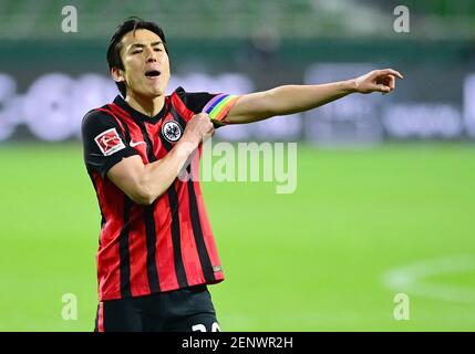 Bremen, Deutschland. 26th Feb, 2021. firo Fußball: Fuvuball: 02.26.2021 1st Bundesliga: SV Werder Bremen - SG Eintracht Frankfurt Makoto Hasebe (Frankfurt) Quelle: dpa/Alamy Live News Stockfoto