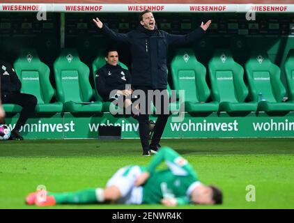 Bremen, Deutschland. 26th Feb, 2021. firo Fußball: Fuvuball: 02.26.2021 1st Bundesliga: SV Werder Bremen - SG Eintracht Frankfurter Trainer Florian Kohfeldt (Bremen) Quelle: dpa/Alamy Live News Stockfoto