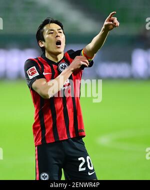 Bremen, Deutschland. 26th Feb, 2021. firo Fußball: Fuvuball: 02.26.2021 1st Bundesliga: SV Werder Bremen - SG Eintracht Frankfurt Makoto Hasebe (Frankfurt) Quelle: dpa/Alamy Live News Stockfoto