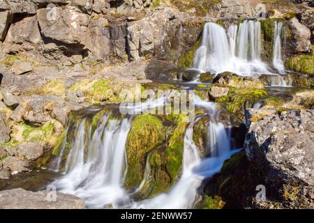 Herrlicher Strom von Dynjandi Wasserfall in den Westfjorden, Island Stockfoto