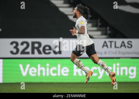 Derby, Großbritannien. Februar 2021, 26th. Colin Kazim-Richards #13 von Derby County feiert sein Ziel, es 1-1 in Derby, UK am 2/26/2021. (Foto von Mark Cosgrove/News Images/Sipa USA) Quelle: SIPA USA/Alamy Live News Stockfoto