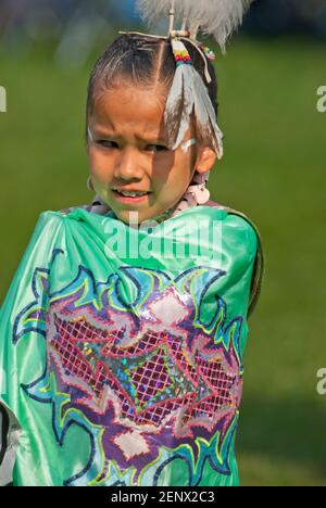 Kinder tanzen bei einem Powwow-Event in Nordamerika Stockfoto