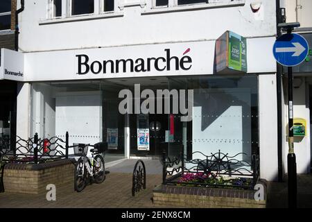 Bonmarche Laden in Littlehampton geschlossen und leer nach dem Gang in die Verwaltung. Purepay Retail wird einige Geschäfte retten. Stockfoto