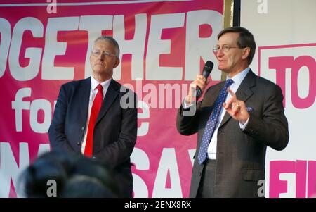 Der britische Rechtsanwalt und ehemalige Politiker Dominic trauert beim dritten Wahlmarsch am Parliament Square, London, Großbritannien, am 19. Oktober 2019. Auf der linken Seite ist Hilary Benn, MP. Stockfoto