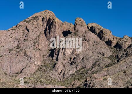 Vulkanische Rhyolite Gipfel in den Organ Mountains - Desert Peaks National Monument, in der Nähe von Las Cruces, New Mexico. Stockfoto