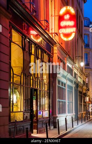 Blick auf die Rue Vivienne des Restaurants Le Grand Colbert - im Film "Something's Gotta Give" - 2nd Arrondissement, Paris, Frankreich Stockfoto