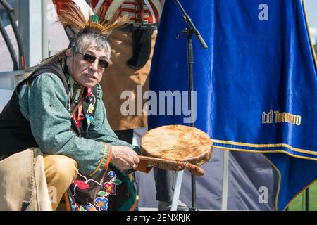 Gary Sault, ein Geschichtenerzähler mit der kanadischen First Nation die Mississaugas. 200 Jahrestag der Schlacht von York Feier wie in Toronto gesehen Stockfoto