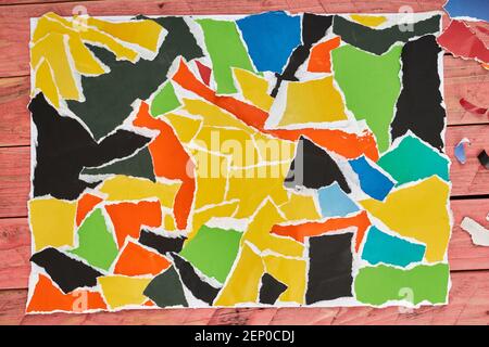 Abstrakte, farbenfrohe Collage. Moderner Hintergrund. Handgefertigte Collage ohne Schere Stockfoto