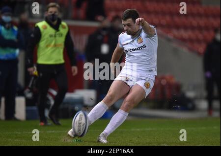 Eccles, Großbritannien. Februar 2021, 26th. Joe Simmonds von Exeter Chiefs konvertiert den Versuch in Eccles, UK am 2/26/2021. (Foto von Richard Long/News Images/Sipa USA) Quelle: SIPA USA/Alamy Live News Stockfoto