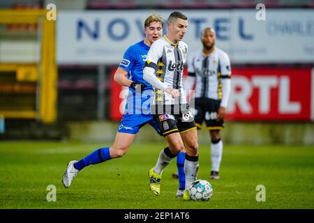 CHARLEROI, BELGIEN - FEBRUAR 26: Ognjen Vranjes von Charleroi während des belgischen Pro League-Spiels zwischen Charleroi und KRC Genk im Stade du Pays de Stockfoto