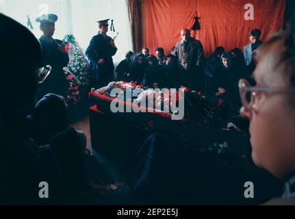 1993 Russische Verfassungskrise. Begräbnis für die während des Konflikts im Russischen Weißen Haus im Oktober 1993 getöteten Russen. Moskau, Russland. Stockfoto