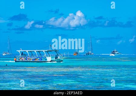Boote am Korallenriff auf Lady Musgrave Island, Southern Great Barrier Reef, Queensland, QLD, Australien Stockfoto