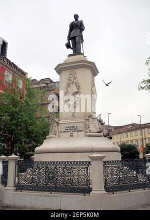 Statue von König Pedro V. von Portugal, enthüllt im Jahr 1866, auf dem Batalha-Platz, Porto, Portugal Stockfoto