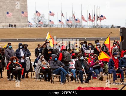 Washington, DC, USA, 26. Februar 2021. Im Bild: Expatriates und Tigray-Anhänger hören Rednern in der Nähe des Washington Monument bei einem Protest gegen Äthiopiens Krieg gegen Tigray zu. Kredit: Allison C Bailey/Alamy Live Nachrichten Stockfoto