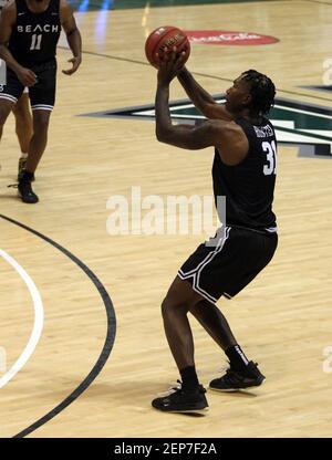 26. Februar 2021 - Long Beach State 49ers Guard Chance Hunter #31 nimmt einen drei-Punkte-Korb während eines Spiels zwischen den Hawaii Rainbow Warriors und dem Long Beach State 49ers in simplifi Arena im Stan Sheriff Center in Honolulu, HI - Michael Sullivan/CSM Stockfoto