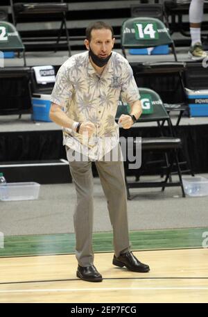 26. Februar 2021 - Hawaii Rainbow Warriors Cheftrainer Eran Ganot während eines Spiels zwischen den Hawaii Rainbow Warriors und dem Long Beach State 49ers in der simplifi Arena im Stan Sheriff Center in Honolulu, HI - Michael Sullivan/CSM Stockfoto