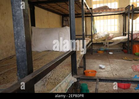 (210227) -- ZAMFARA, 27. Februar 2021 (Xinhua) -- das Foto vom 26. Februar 2021 zeigt einen Schlafsaal der Government Girls Secondary School in der Stadt Jangebe im lokalen Regierungsbezirk Talata-Mafara des Staates Zamfara, Nigeria. Die nigerianische Polizei bestätigte, dass am Freitag im nordwestlichen Bundesstaat Zamfara 317 Schüler aus einer Mädchenschule entführt wurden. In einer Erklärung, die Xinhua zur Verfügung gestellt wurde, sagte Mohammed Shehu, Sprecher der Polizei in Zamfara, dass 317 Studenten von unbekannten Schützen nach ihrem Angriff auf die Government Girls Secondary School in Jangebe, einer Stadt in der, weggenommen wurden Stockfoto